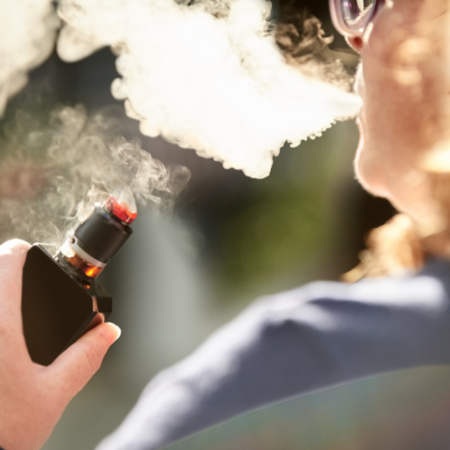 Sélection d’e‑liquides aux saveurs tabac, fruitées et boissons pour illustrer les différentes familles de goûts en vape.